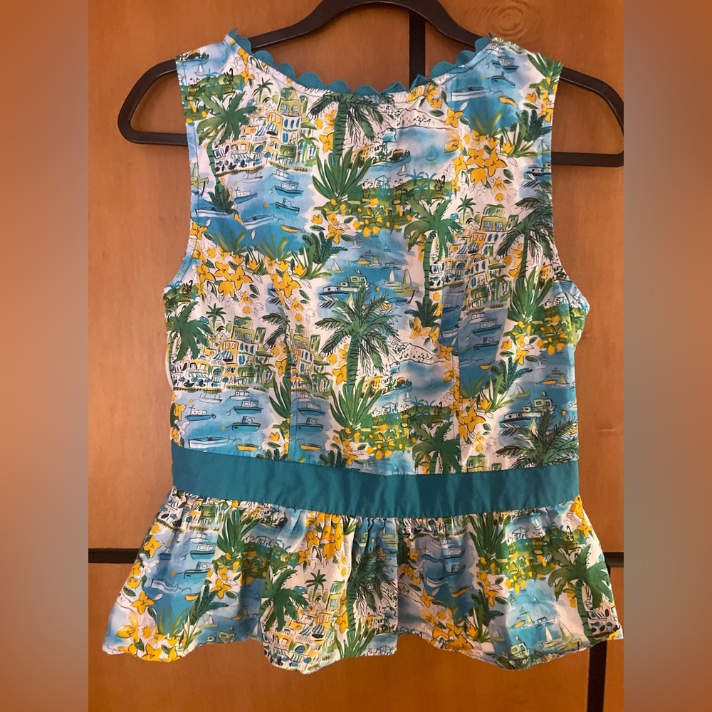 Unique Vintage Seaside Village Print Scallop Trim Woven Peplum Top NWOT size M